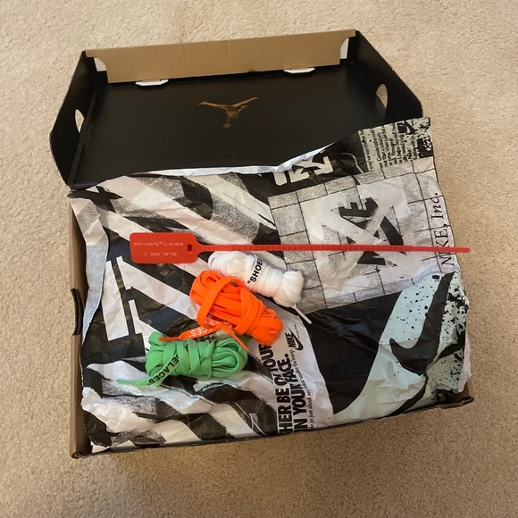 Jordan 1 Retro High OG x OFF-WHITE Chicago 2017 main image 7